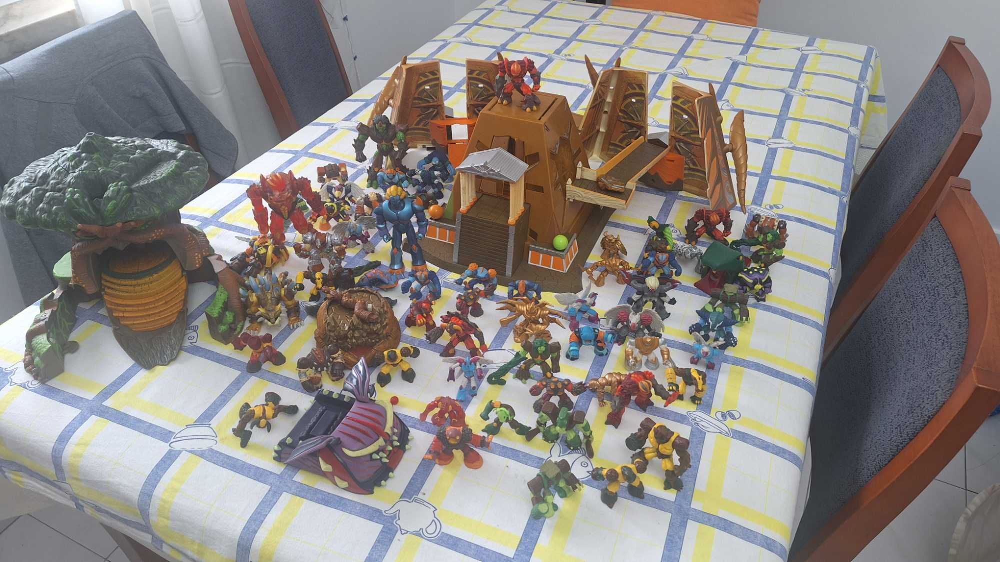 Bonecos gormiti com duas bases