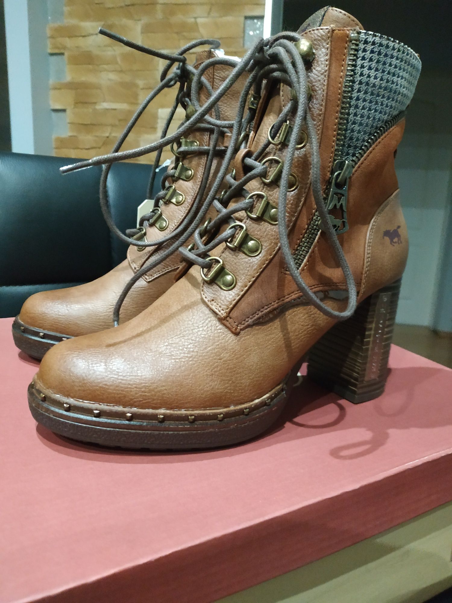 Botki Mustang 37