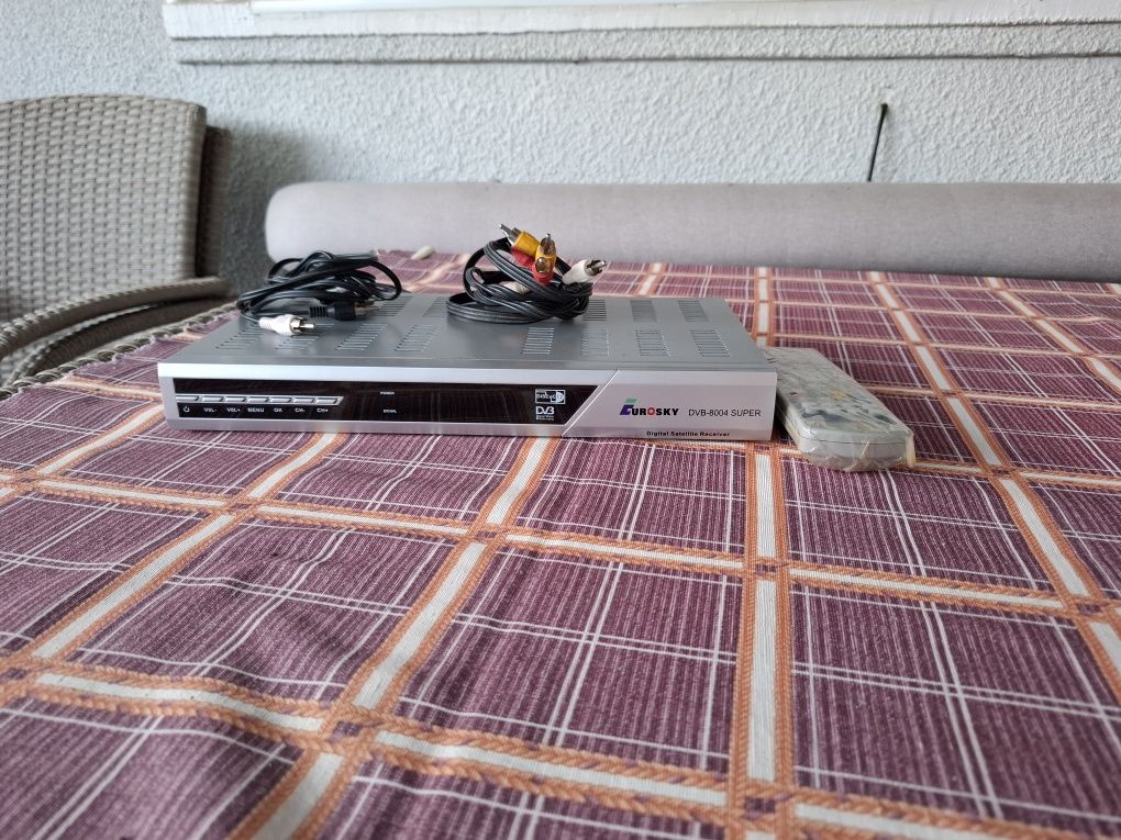 Цифровой спутниковый ресивер Eurosky DVB-8004