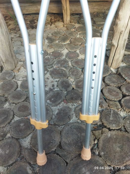 Продам алюминиевые костыли
