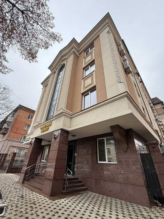 Оренда офісного приміщ. Центр. 15.9 м2 3 пов. 450 грн/м2 + електрика