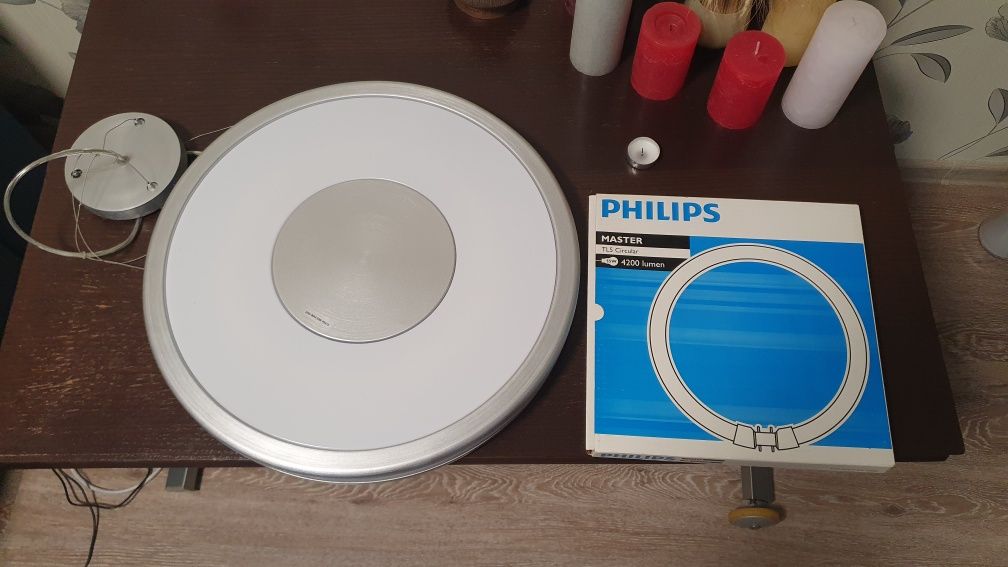 Потолочный светильник Philips + доп.лампа