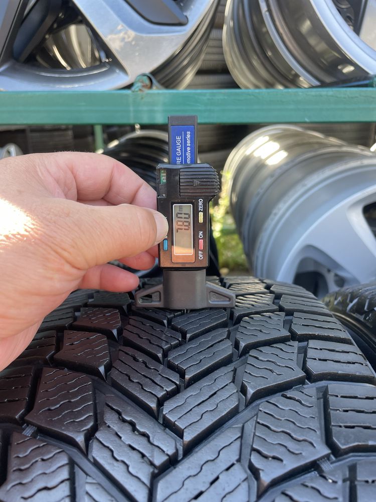 215/55R17 Michelin X- ICE SNOW