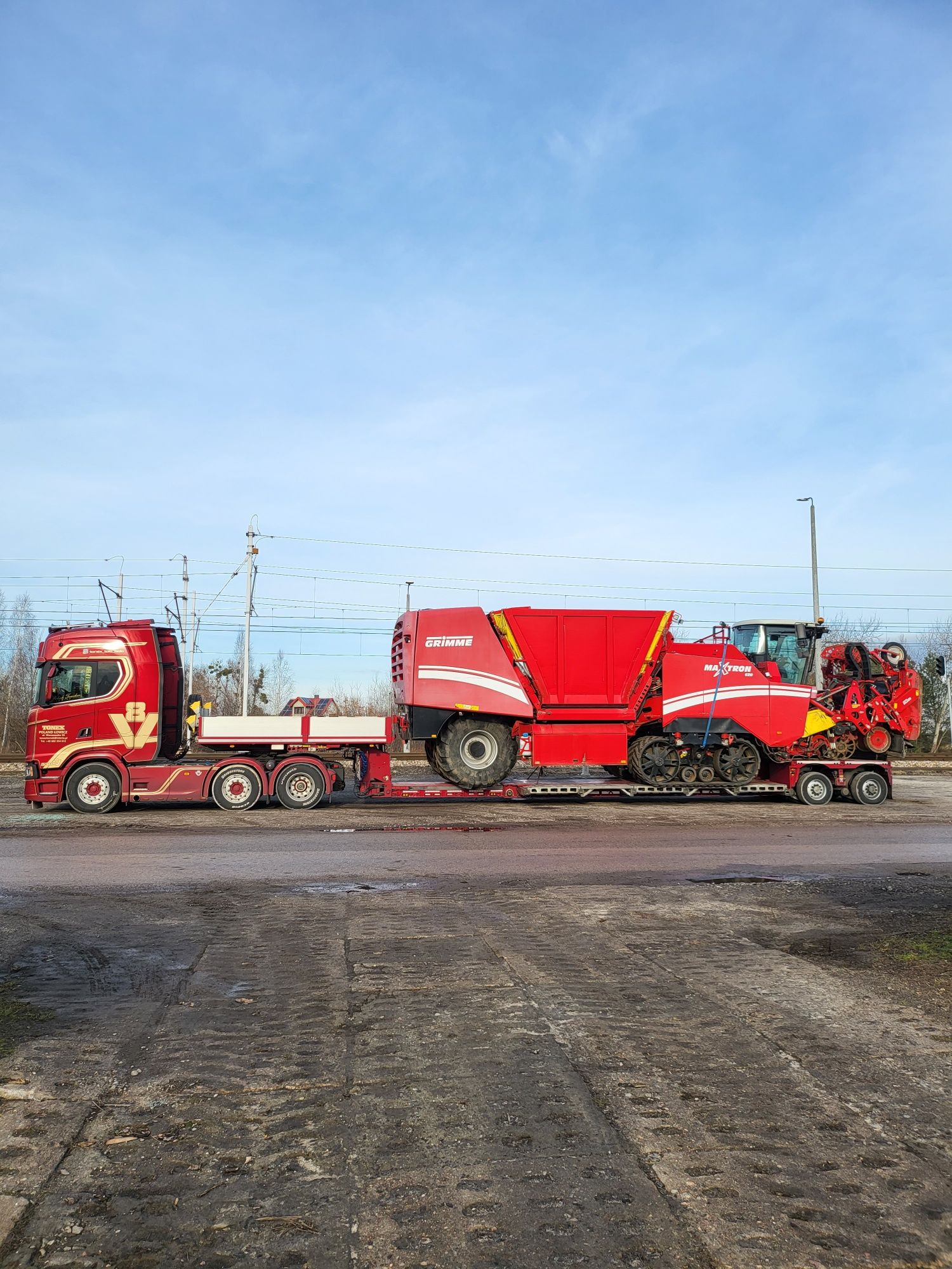 Transport kombajnów sieczkarni opryskiwaczy forwarder harvester domków