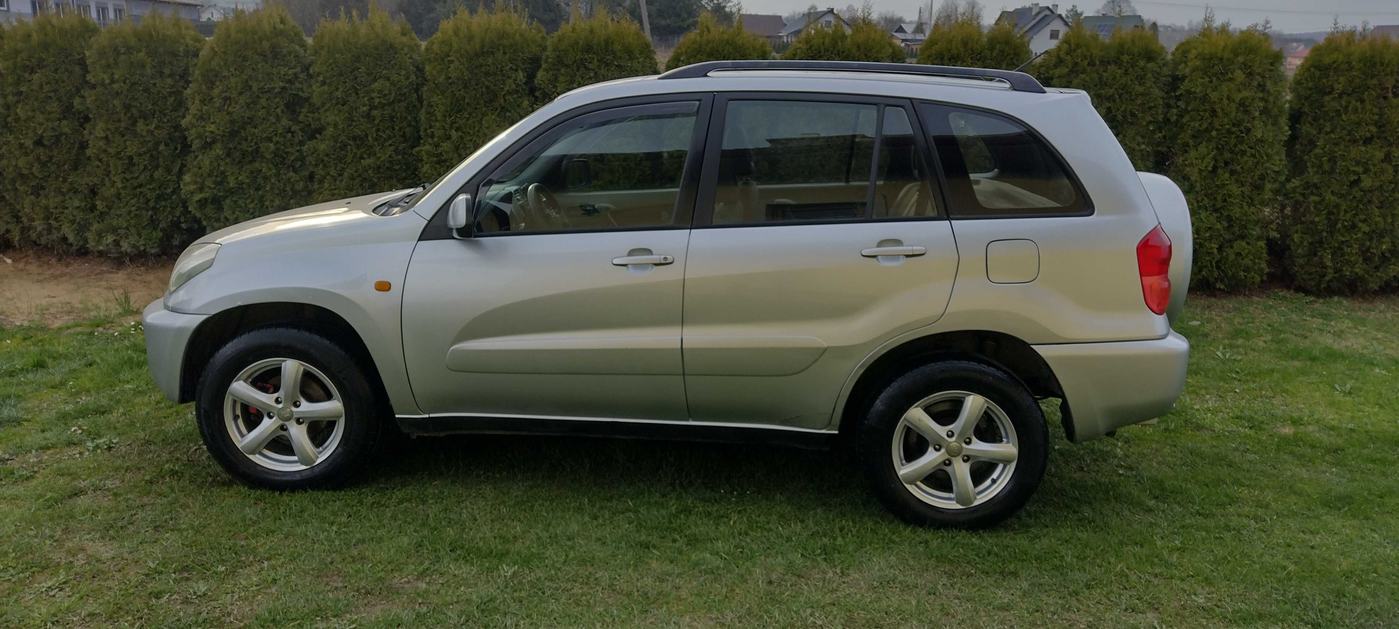 Toyota RAV4 4X4 benz. gaz hak