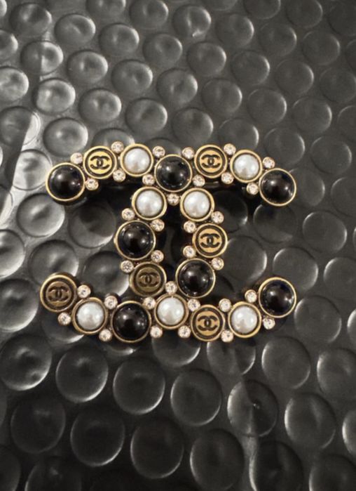 Pregadeira vintage Chanel