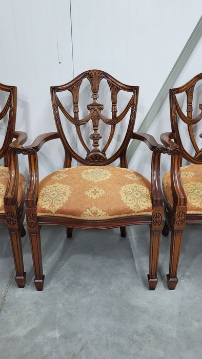 Набір вінтажних різьблених стільців з підлокітниками