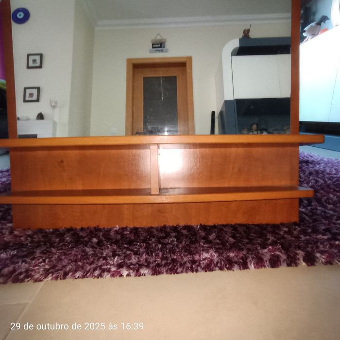 Espelho com prateleiras