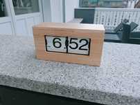 Zegar komodowy typu flip clock Vox Pave
