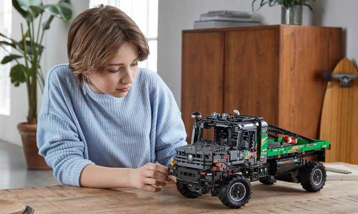 Конструктор LEGO Mercedes-Benz Zetros 42129