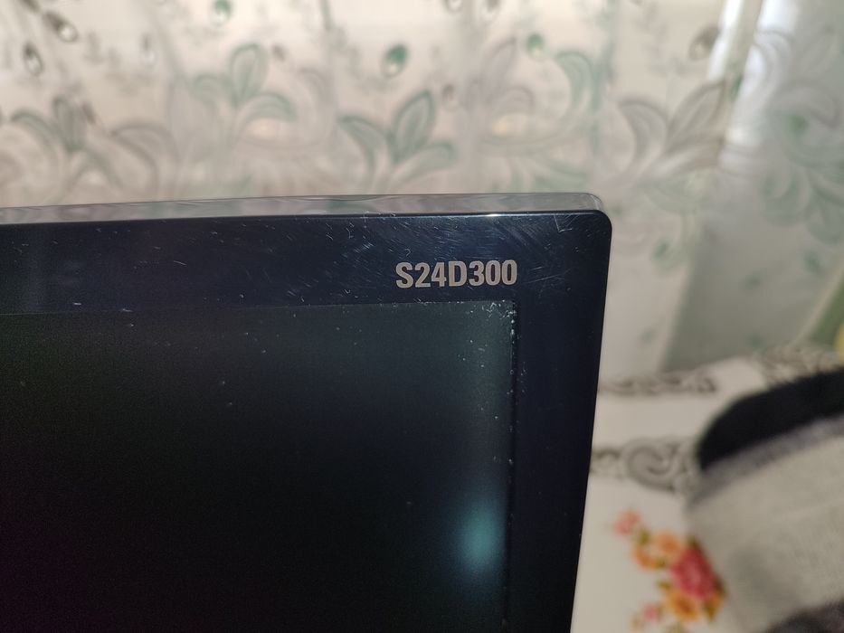 Монитор Samsung S24D300H