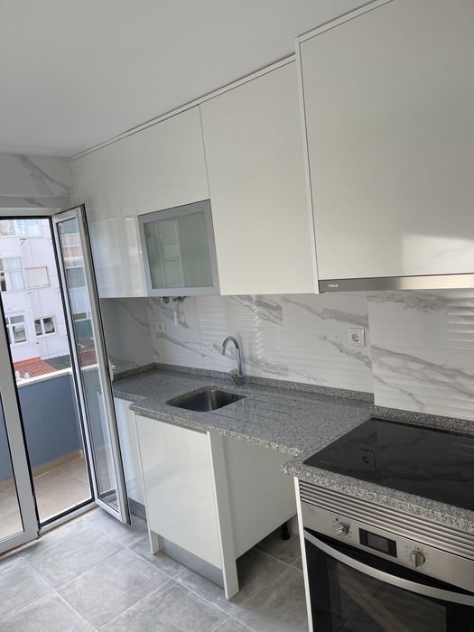 Alugo apartamento T2 Queluz