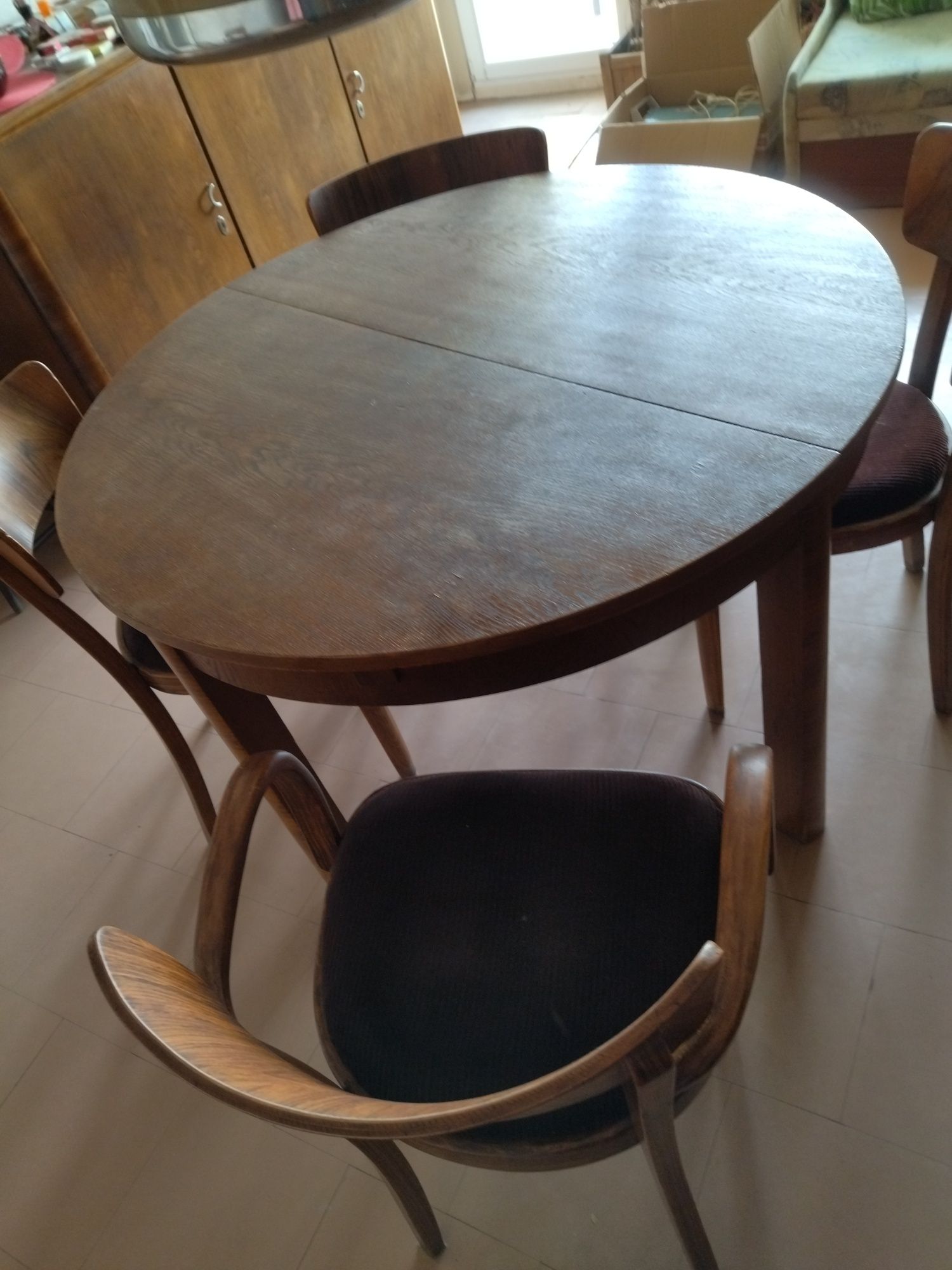 Kredens ,witryna ,stół z krzesłami styl art deco  z lat 1949