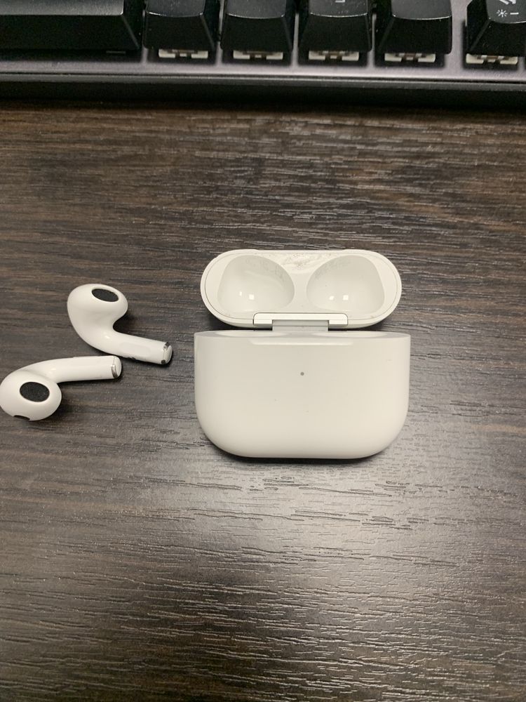Навушники Airpods 4