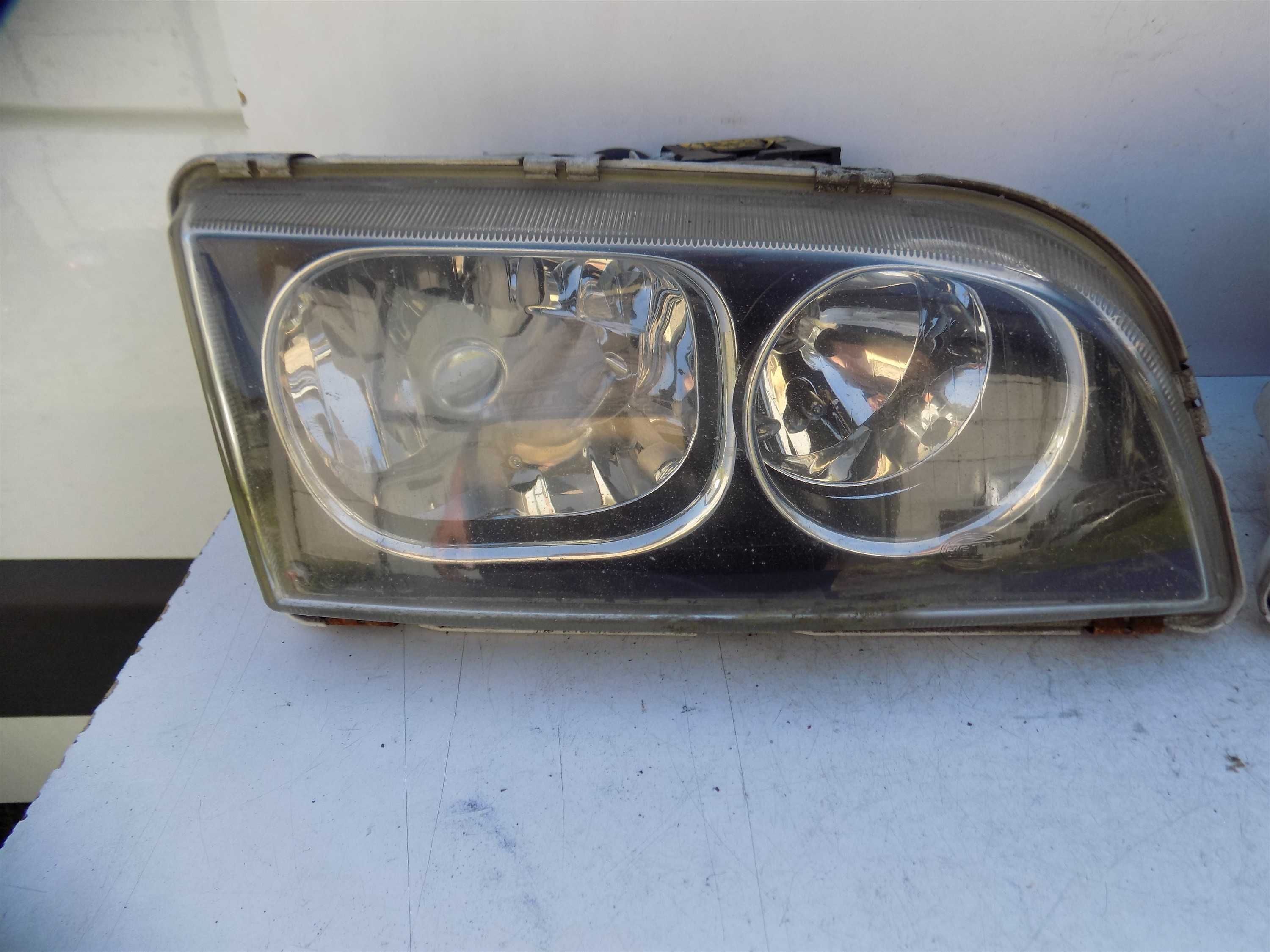 Komplet reflektorów lamp przód Volvo S40 V40 I 1 00-04 Lift xenon euro