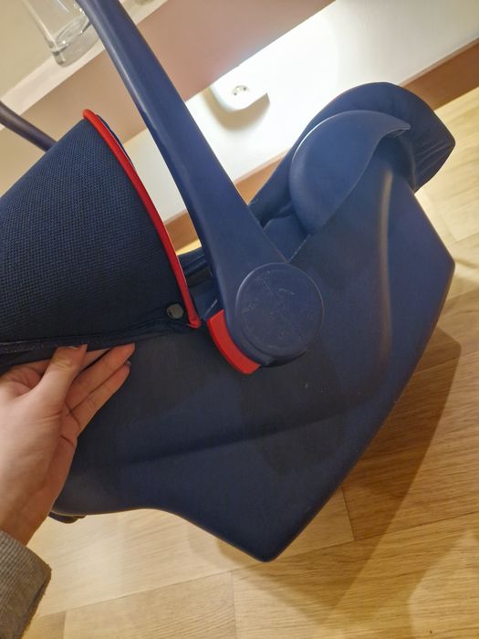 Fotelik nosidełko do samochodu