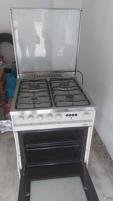 Fogão com forno, usado