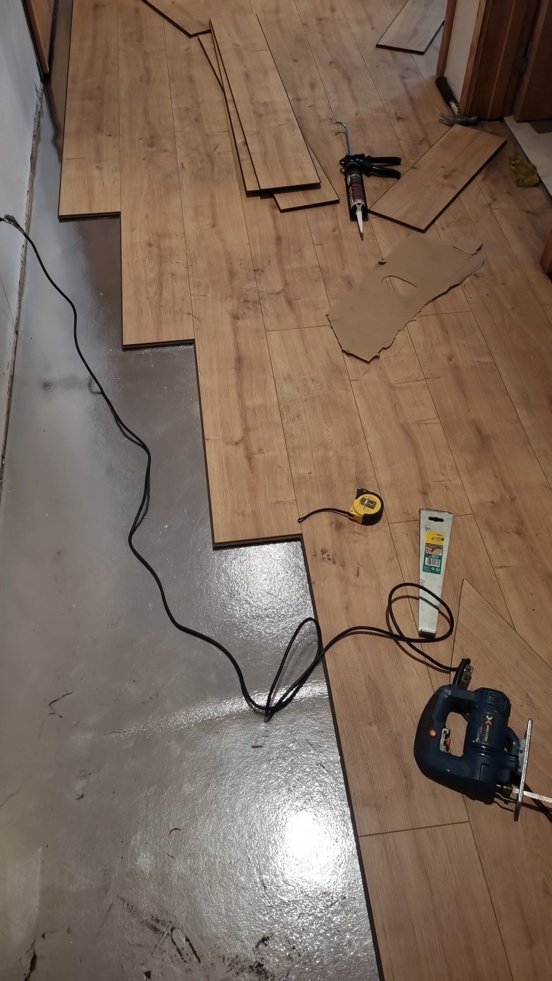 Pinturas e pisos vinilico e flutuante