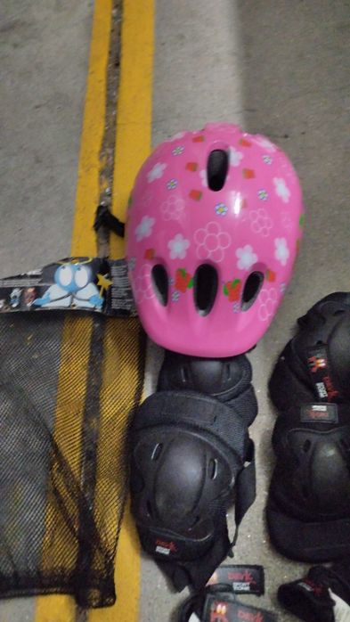 Capacete de proteção mais assessórios de bicicleta para menina 15 euro