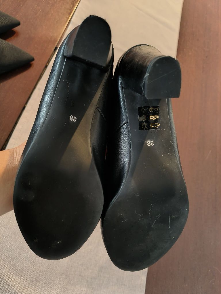 Sapatos Scarpin Pretos – Salto Médio, Confortáveis