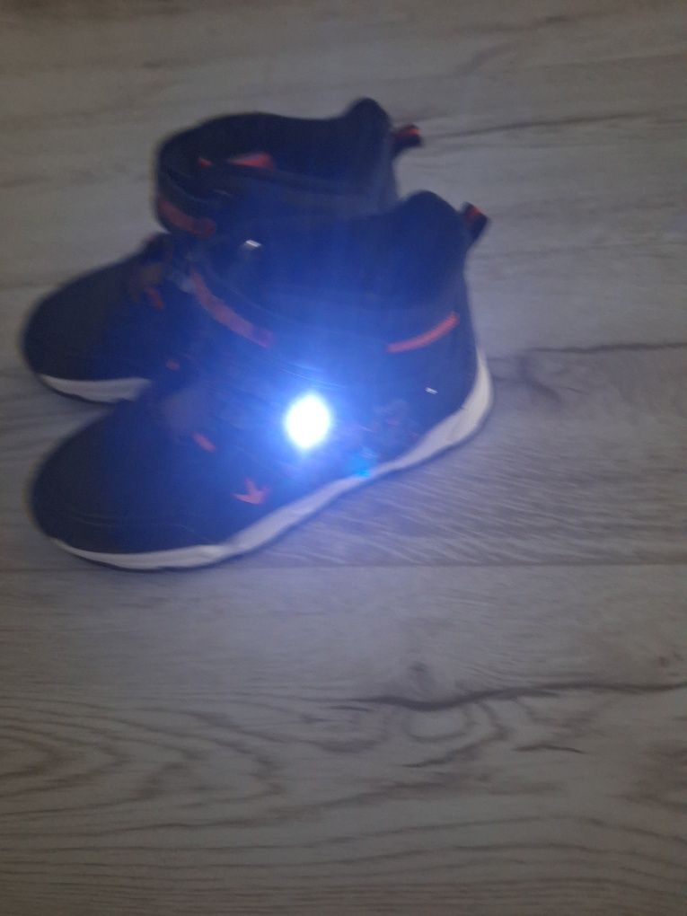 Nowe buty adidasy  świecące za kostkę
