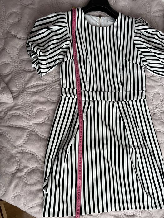 Сукня, плаття з обʼємними рукавами в полоску