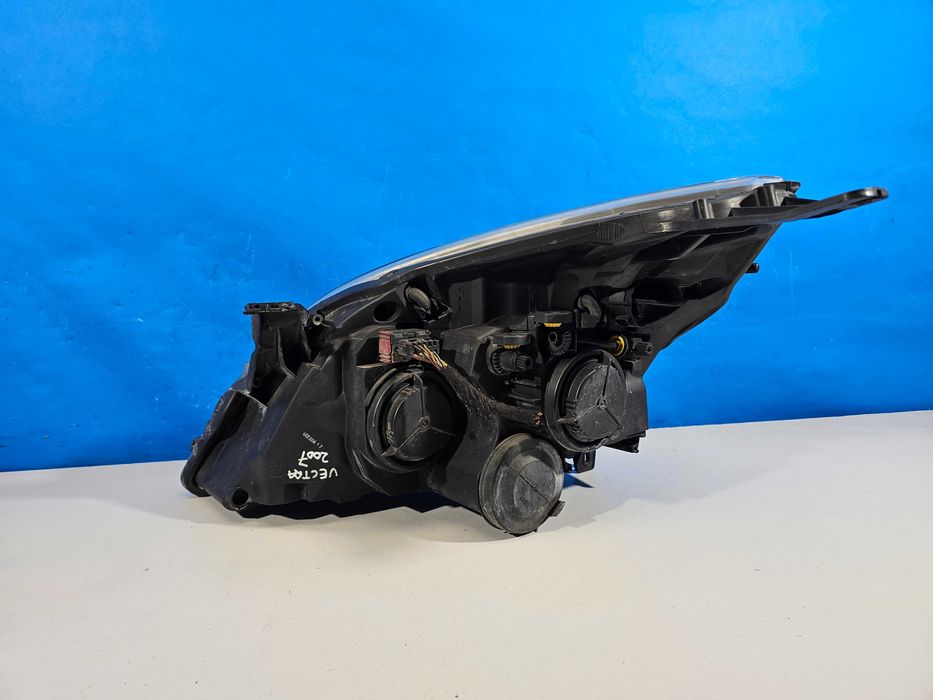 Opel Vectra C Lift FL Lampa Przód Przednia Prawa H7 Europa Valeo IGŁA