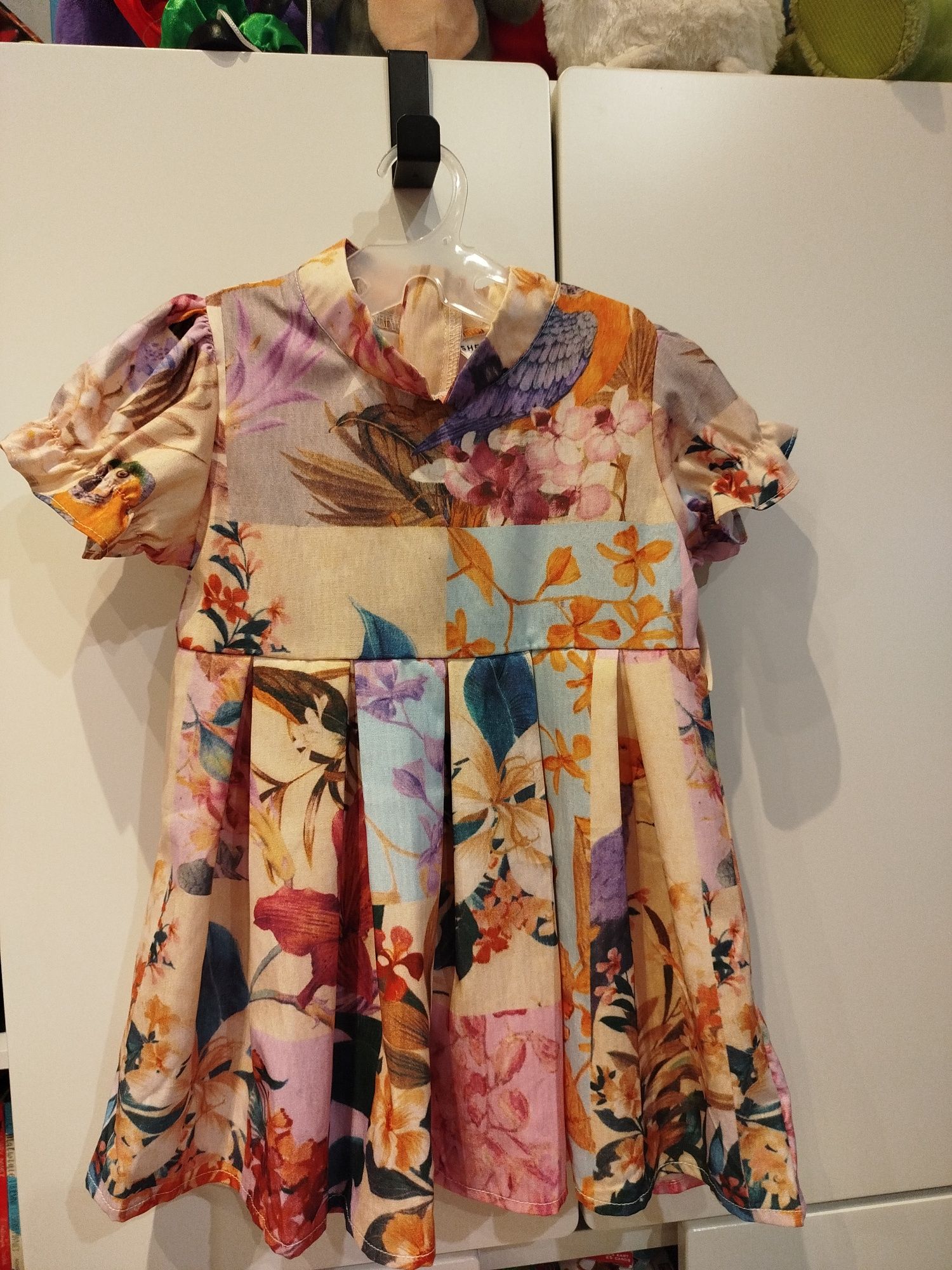 Sukienka w kwiaty 80 Shein
