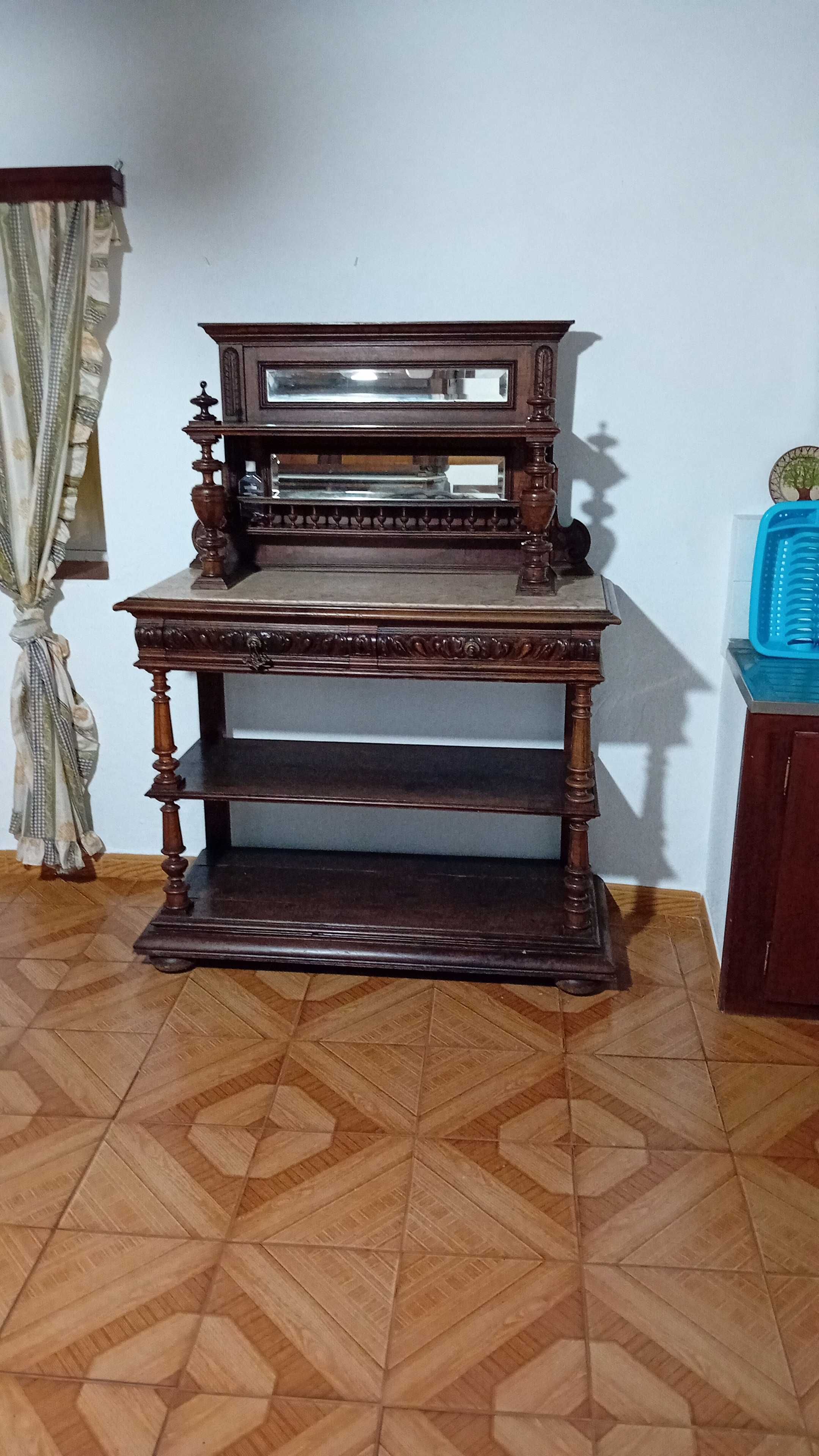 Movel aparador  antigo em madeira nobre