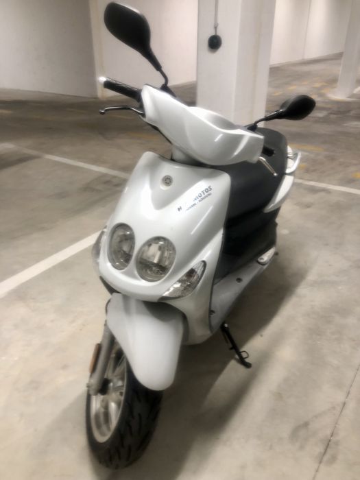 Scooter Yamaha NEOs 4 (4 tempos 50cc).
