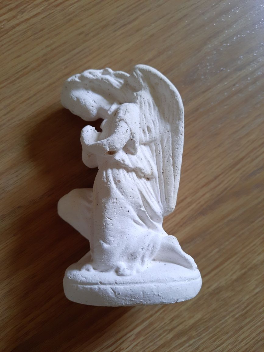 Figurka gipsowa aniołek starodawna