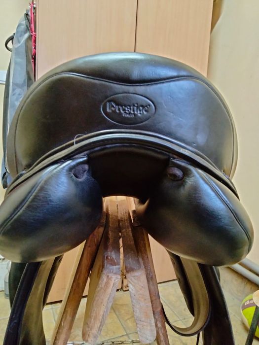 Siodło ujeżdzeniowe Prestige model doge 17, łęk 32