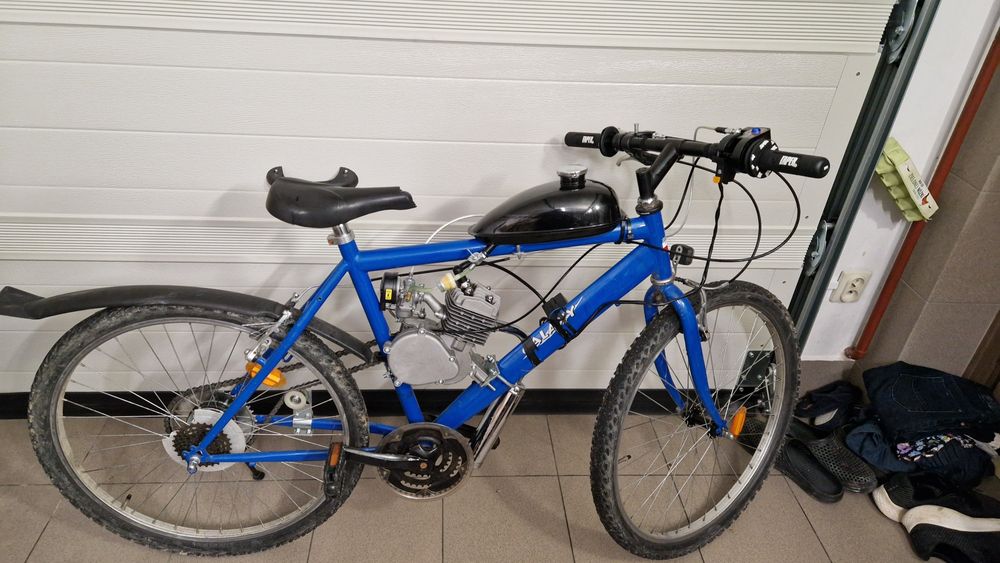 Rower z silnikiem spalinowym 80cc.