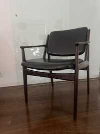 Cadeiras arquiteto cassaino branco
