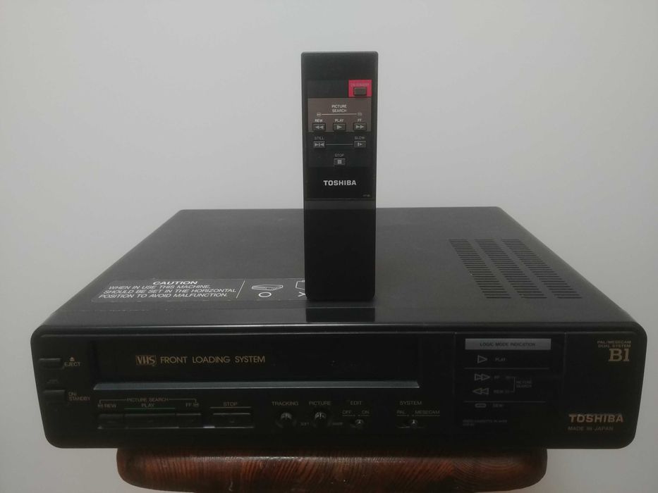 Відеомагнітофон TOSHIBA
