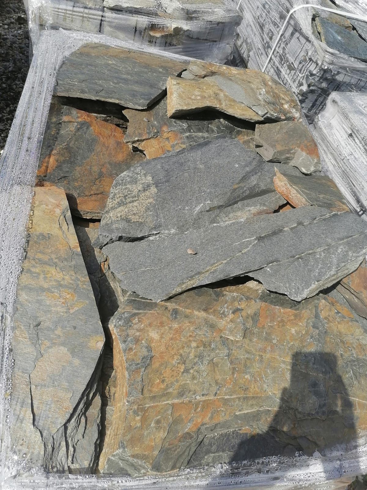 Kamień ścieżkowy na ścieżkę kaskadę łupek szarogłazowy gnejs z dostawą