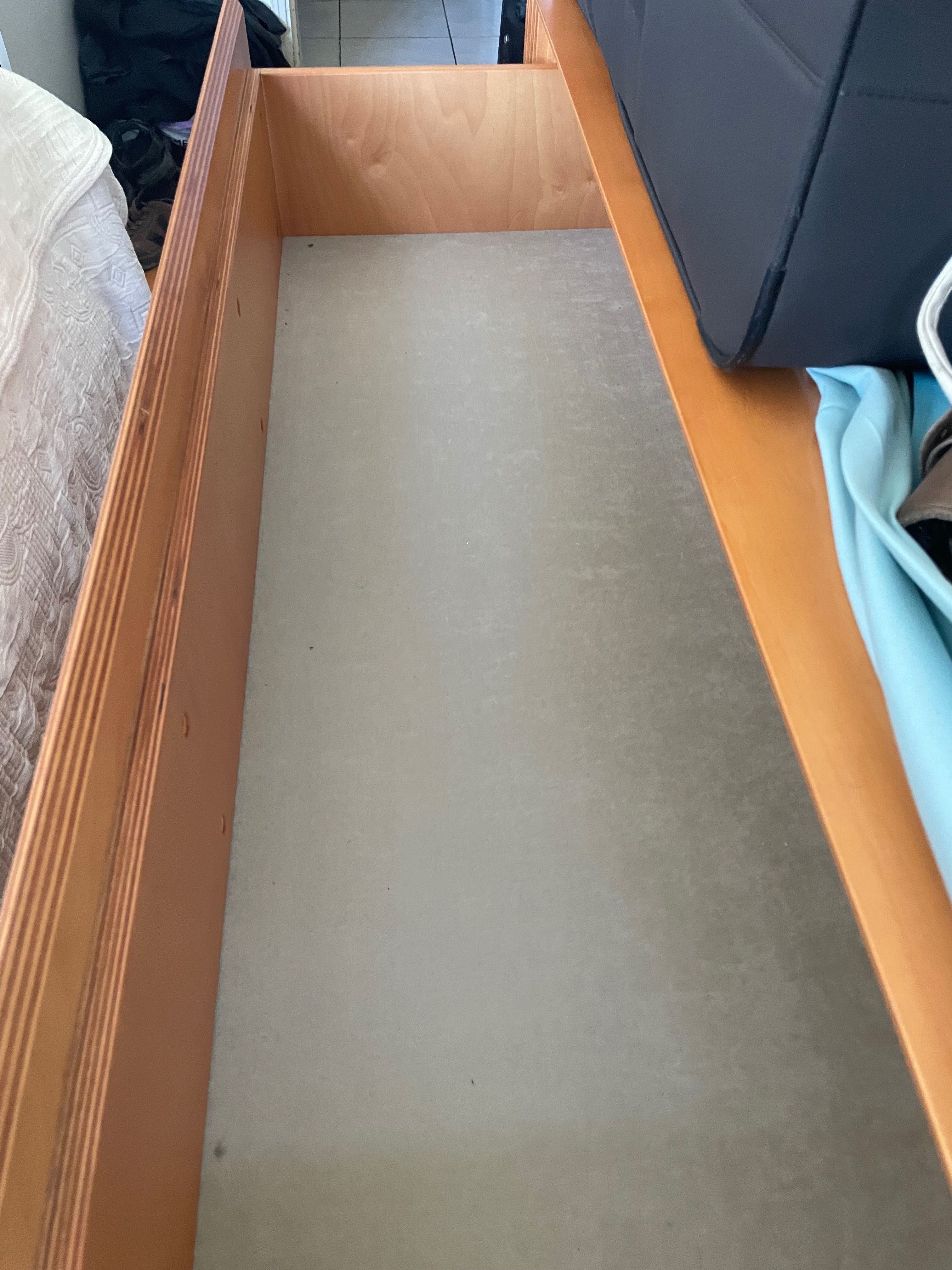Cómoda com gavetas de veludo