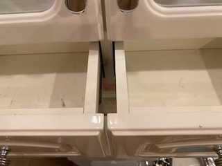 Armário de casa de banho com portas em vidro transparente biselado