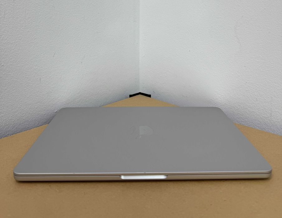 MacBook Air 2022 Silver { M2 | 8gb | 256 ssd} ідеальний стан . 99493SV