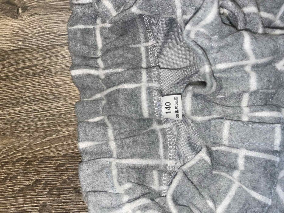 Юбка серая с белым клетчатым узором