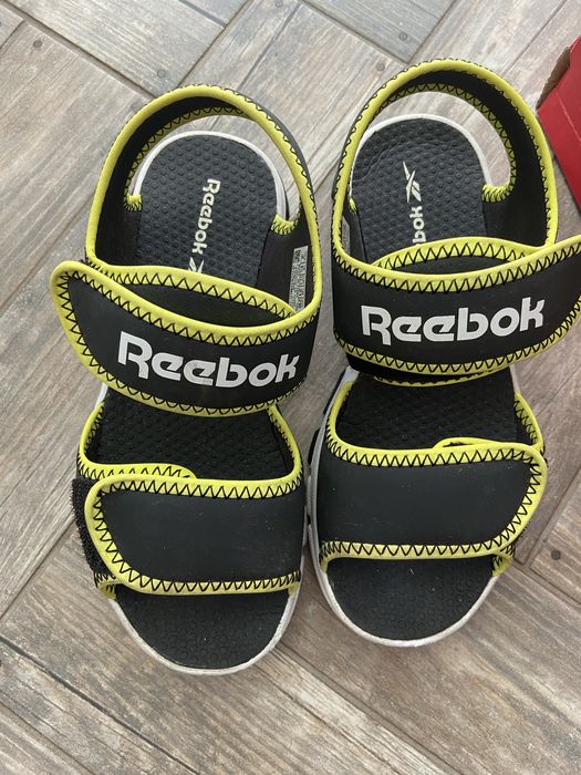 Босоніжки Reebok , розмір 32-33, довжина стопи 21см