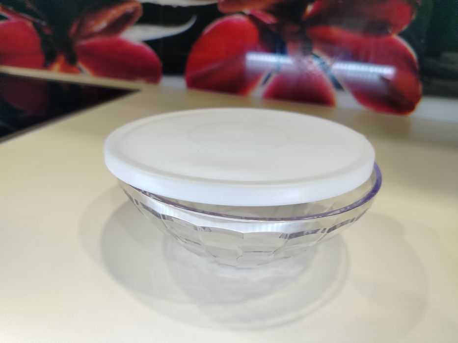 Półmisek Salaterka przeźroczysta Tupperware z białą pokrywką 0,5 l
