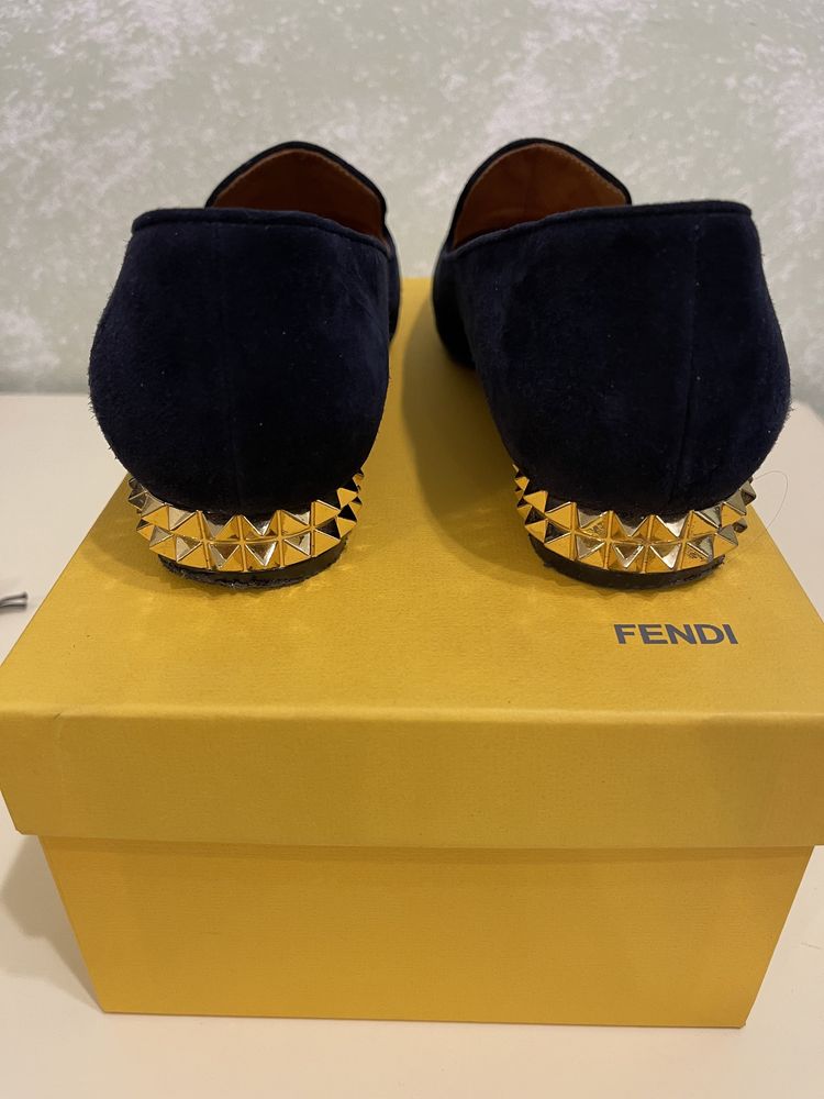 Fendi лоферы, туфлі. Оригінал! Італія. Розмір -38,5