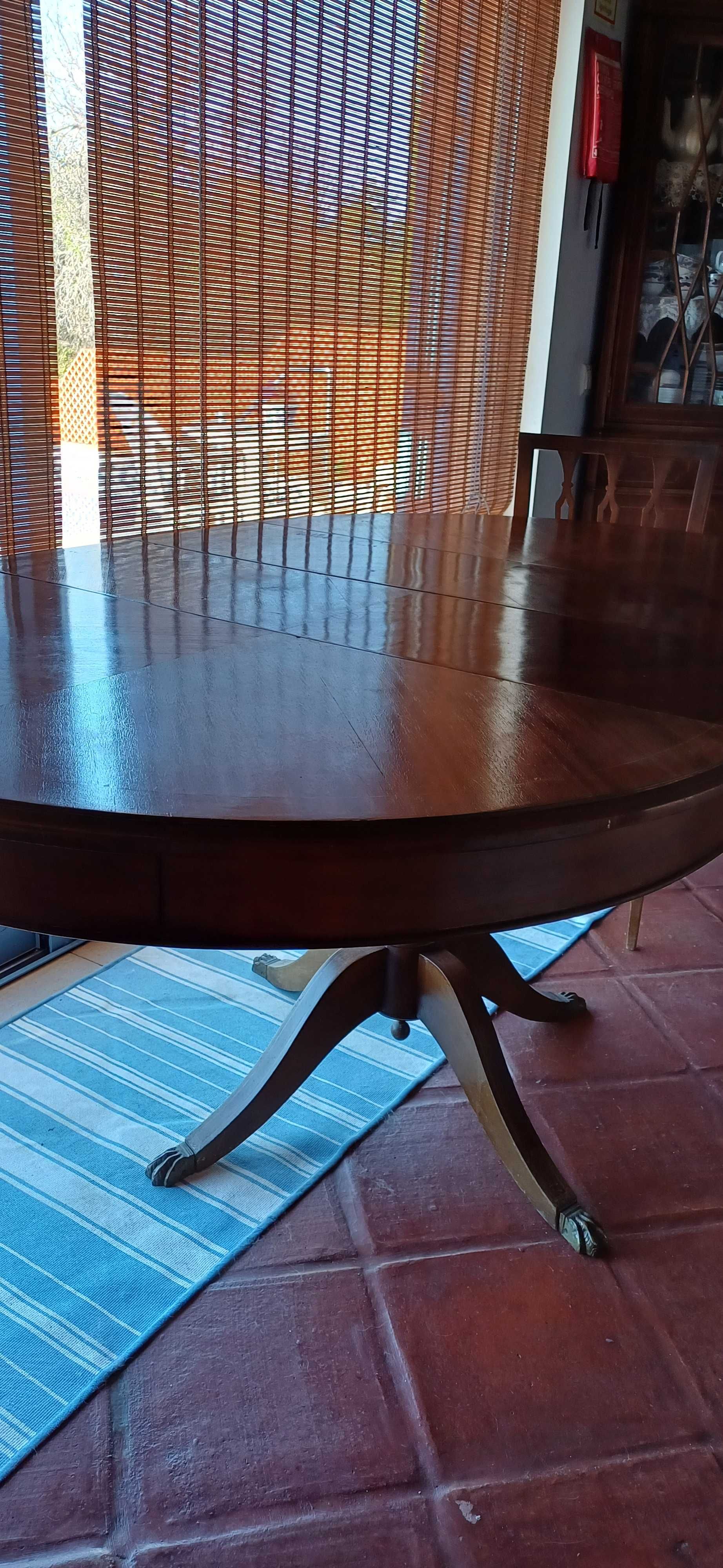 Mesa de jantar estilo inglês
