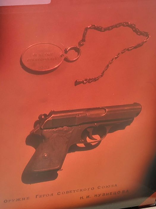 Голографическая двухсторонняя картина с 3D-изображениями