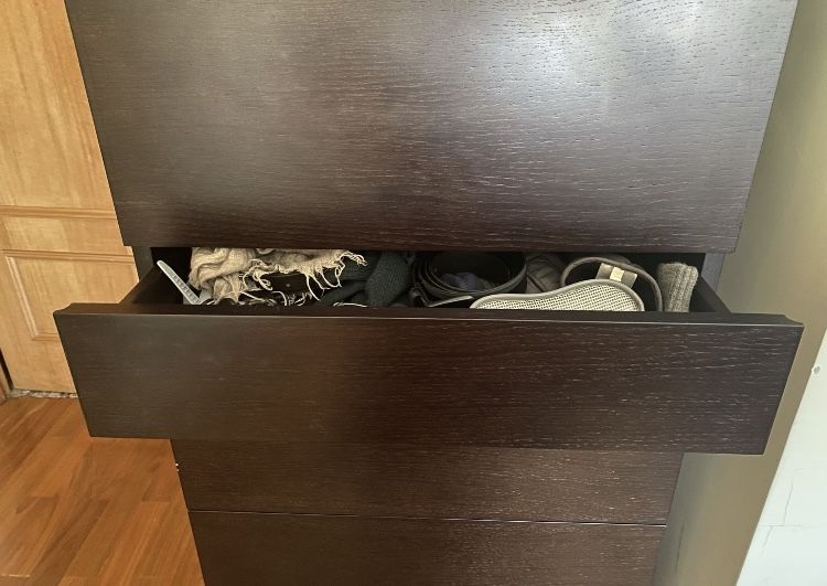 Cómoda/camiseiro em mogno castanho