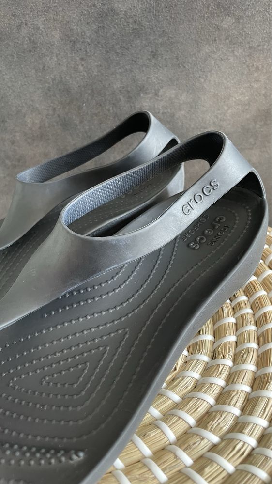 Crocs japonki serena flip czarne W9 39/40