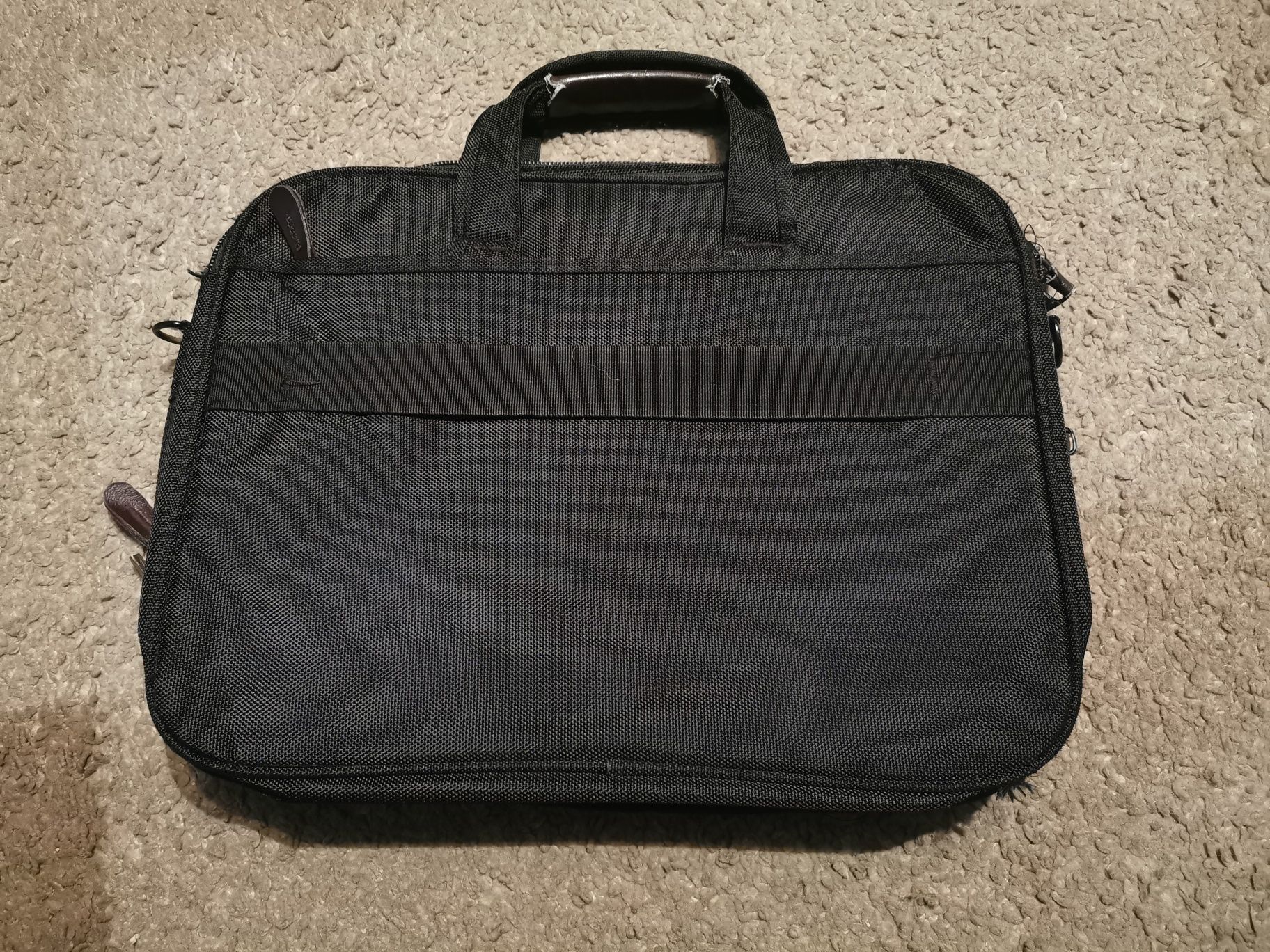 Dwie torby do laptopa dibrym stanie