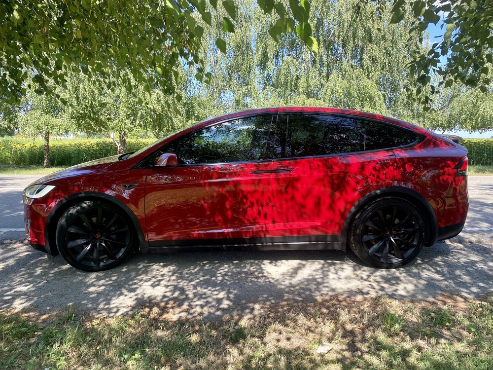 Tesla Model X 90D