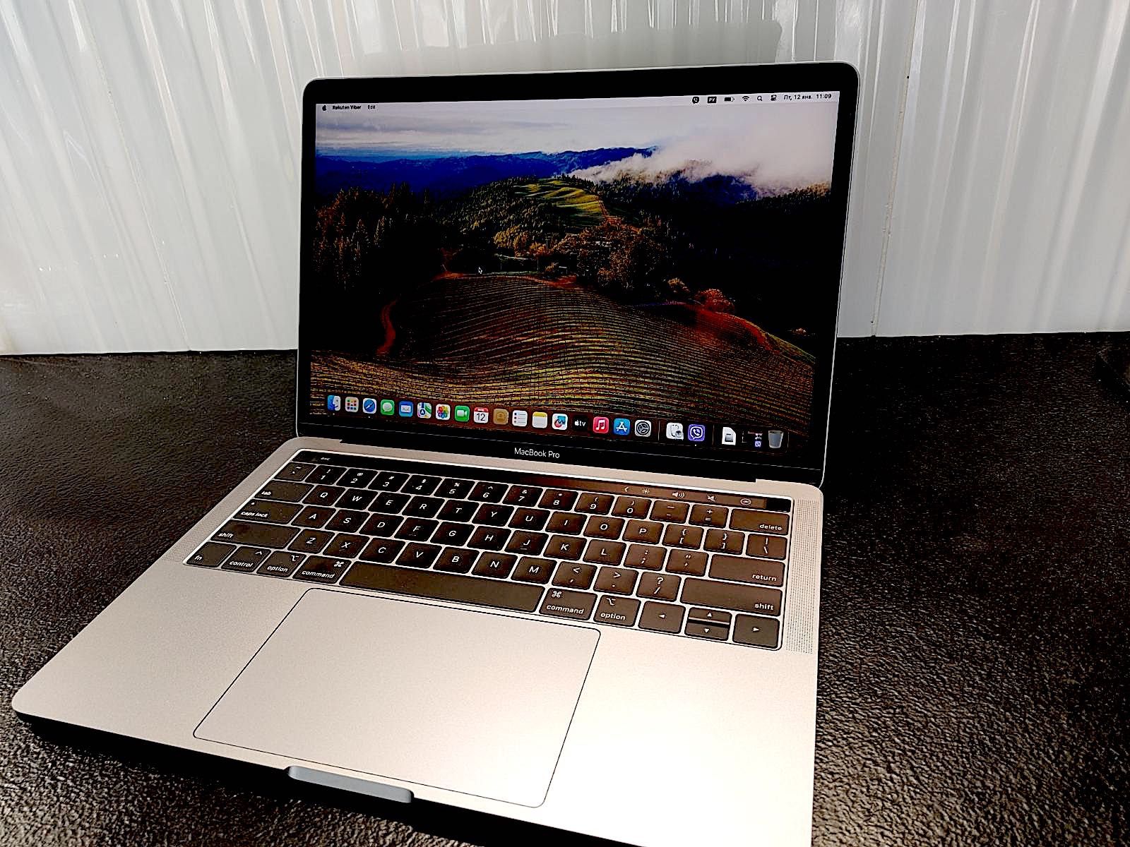 2019 Apple MacBook Pro Touch Bar 13" Gray | i5 16GB RAM 512GB SSD.